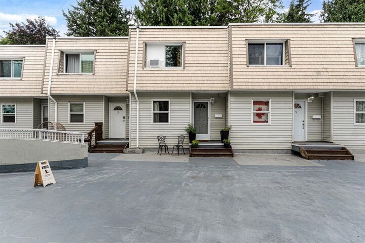 Property Photo: 33293 E Bourquin Crescent 4 BC V2S 1Y2