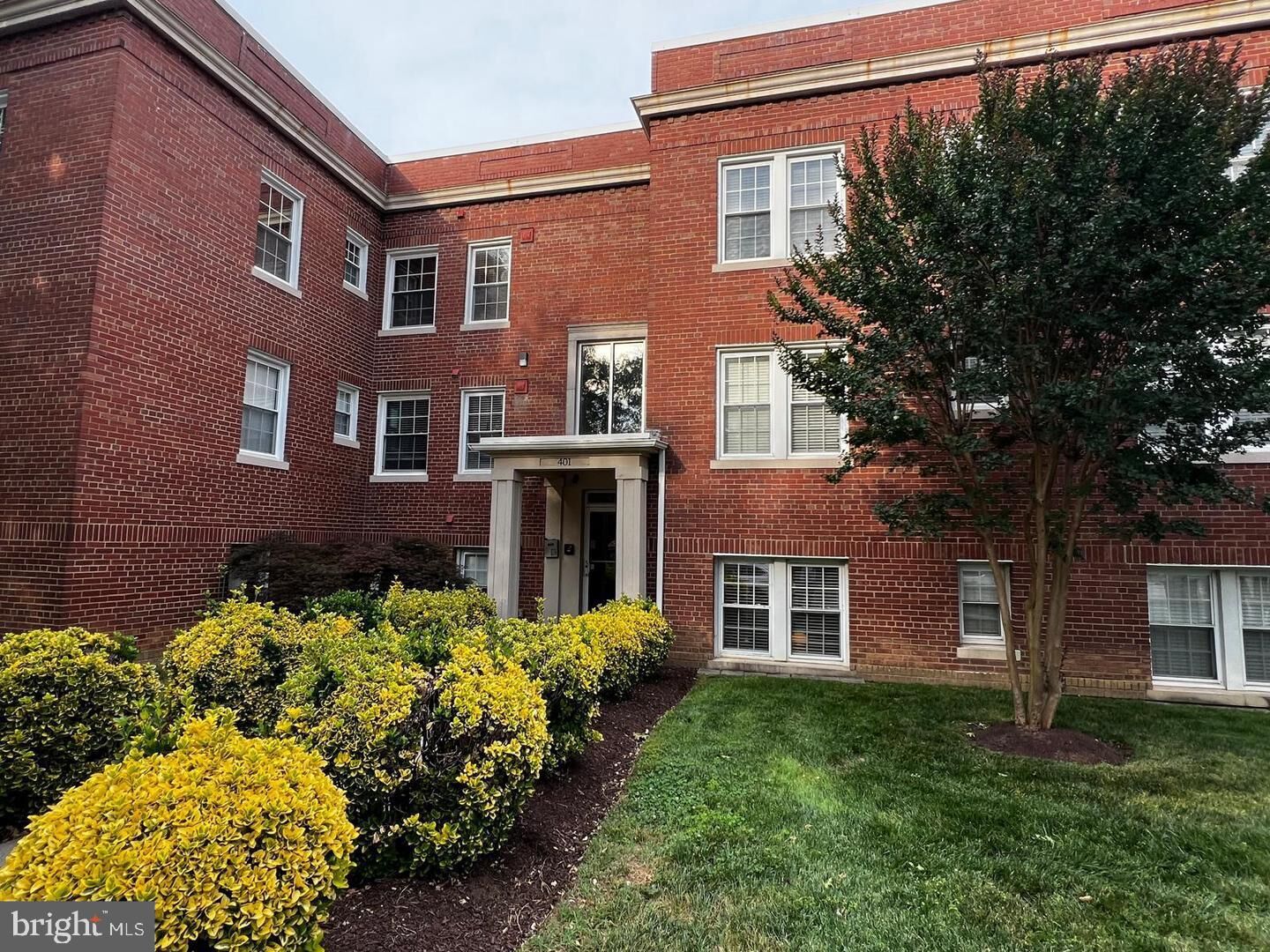 Property Photo:  401 Commonwealth Avenue 31A  VA 22301 