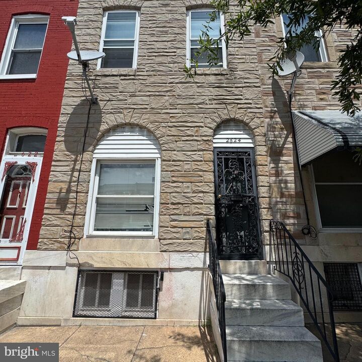 Property Photo:  2624 E Hoffman Street  MD 21213 