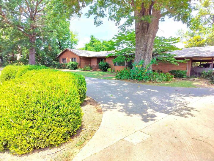 Property Photo:  901 Poplar Street  AR 72830 