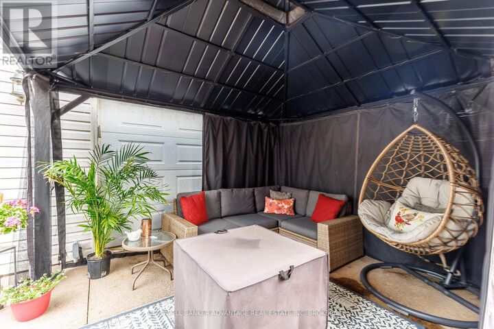 Property Photo:  74 Pinehurst Drive  ON L3C 3J1 