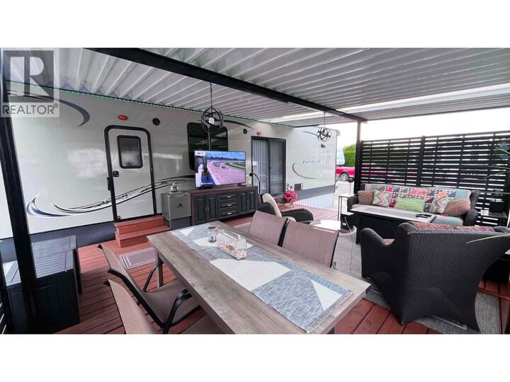 Property Photo: 415 Commonwealth Road 344 BC V4V 1P4
