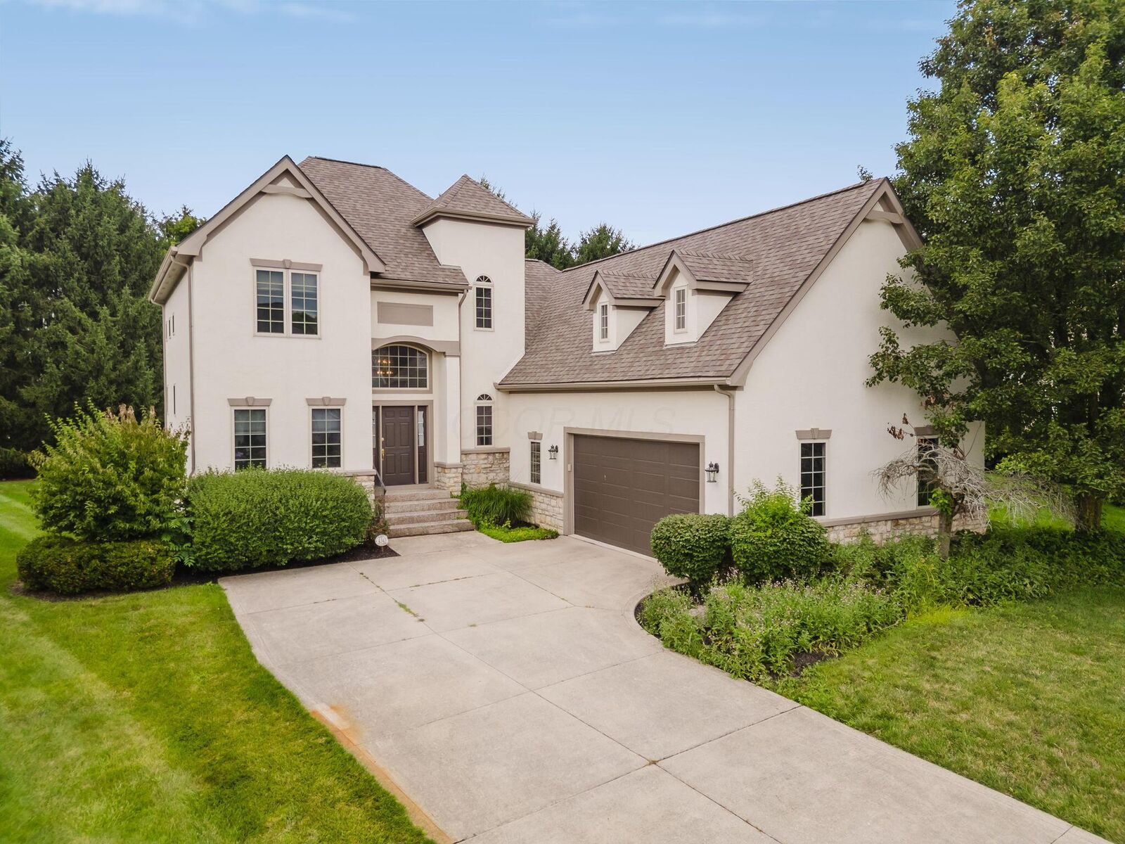 Property Photo: 4343 Tavistock Circle OH 43065