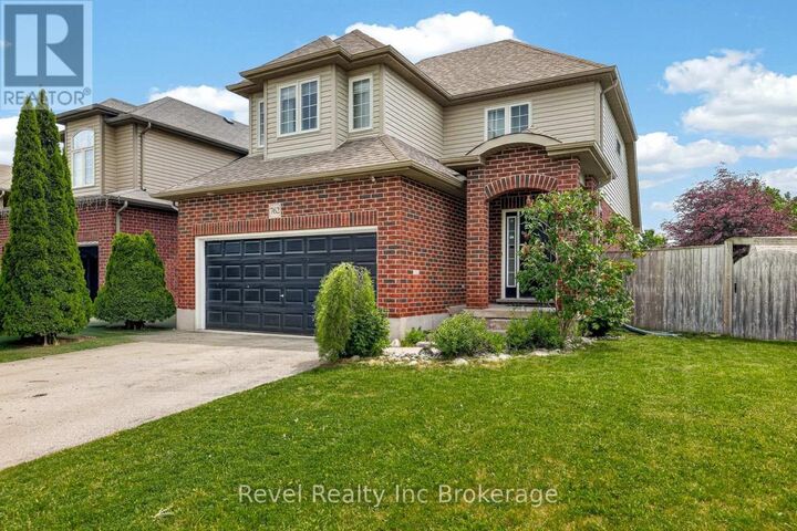 762 Frontenac Crescent — photo 1