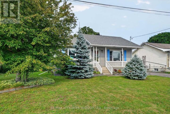 Property Photo:  185 Dominion Street North  ON K0C 1A0 