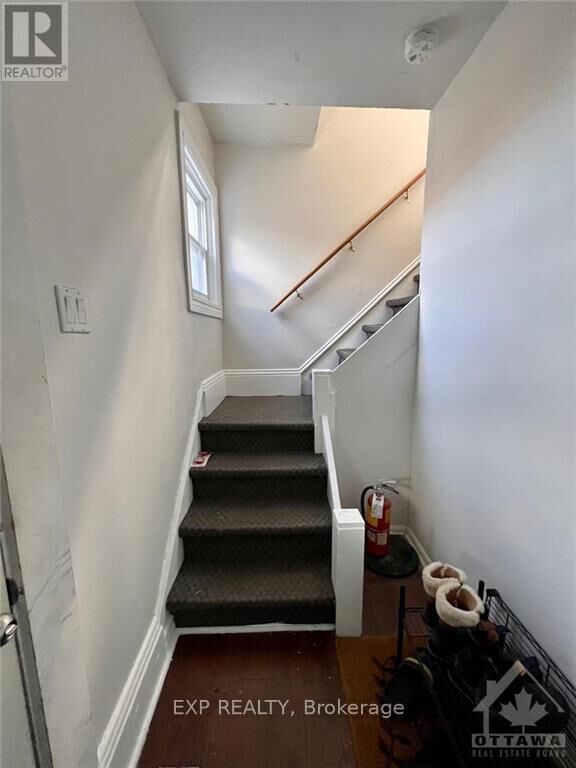 Property Photo: 502 Richardson Avenue 2 ON K2B 5H1