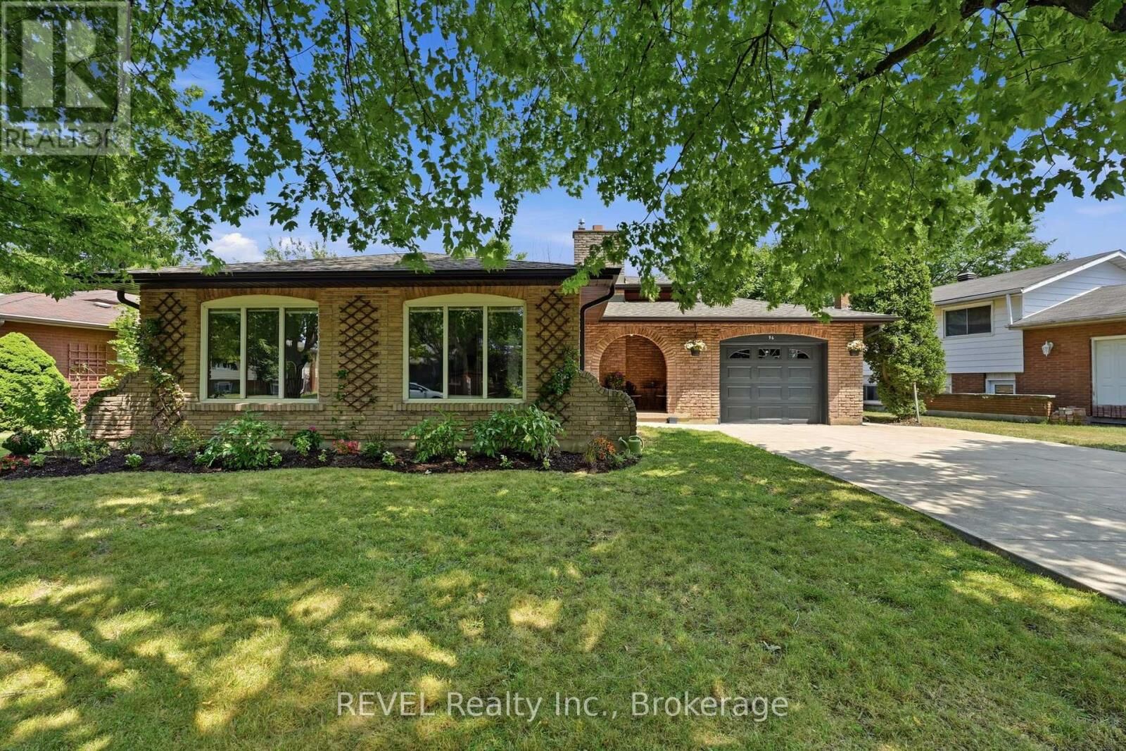 Property Photo: 96 Wellbrook Boulevard ON L3C 5T4