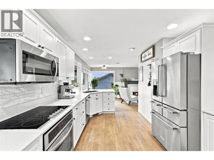 Property Photo:  364 Collingwood Drive  BC V2B 6B3 