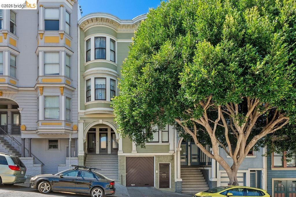 Property Photo: 449-453 Chestnut St CA 94133