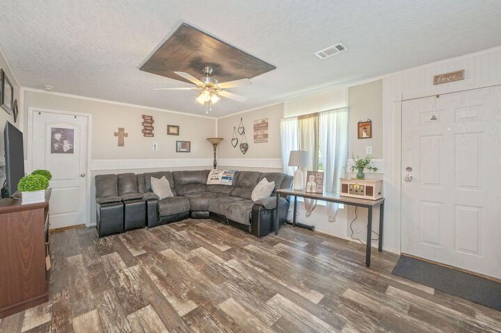 Property Photo: 3984 1st Avenue FL 32567
