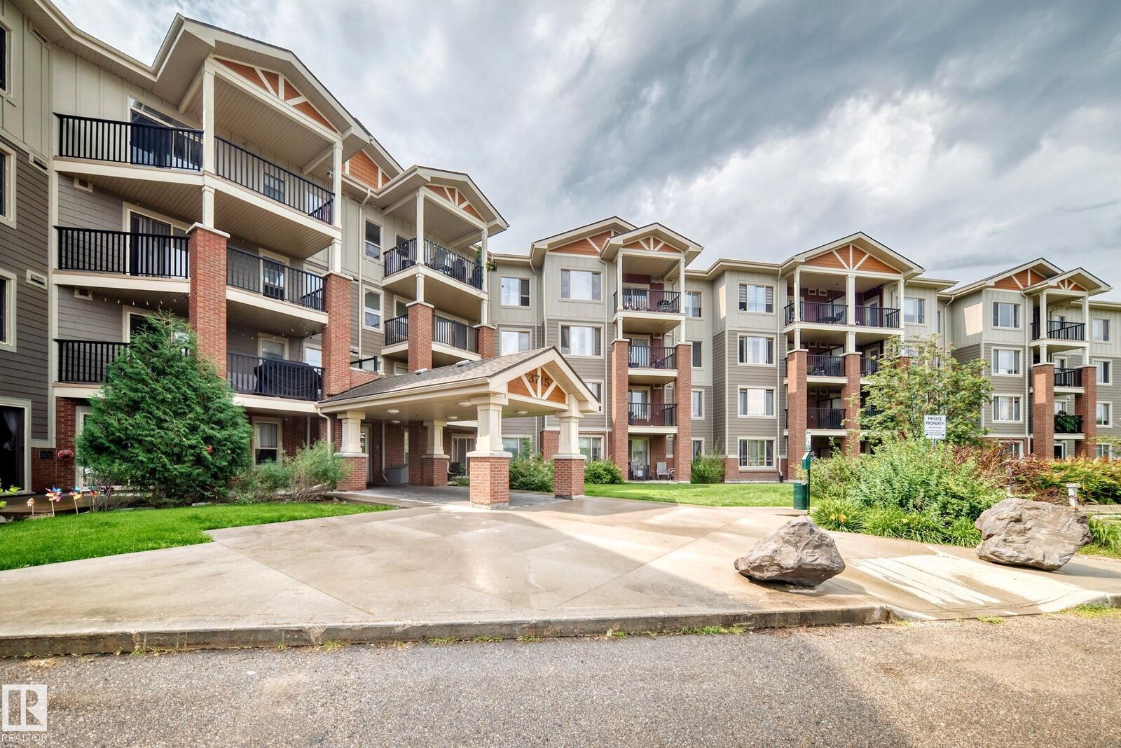 Property Photo: 3715 Whitelaw Lane NW 411 AB T6W 2C3