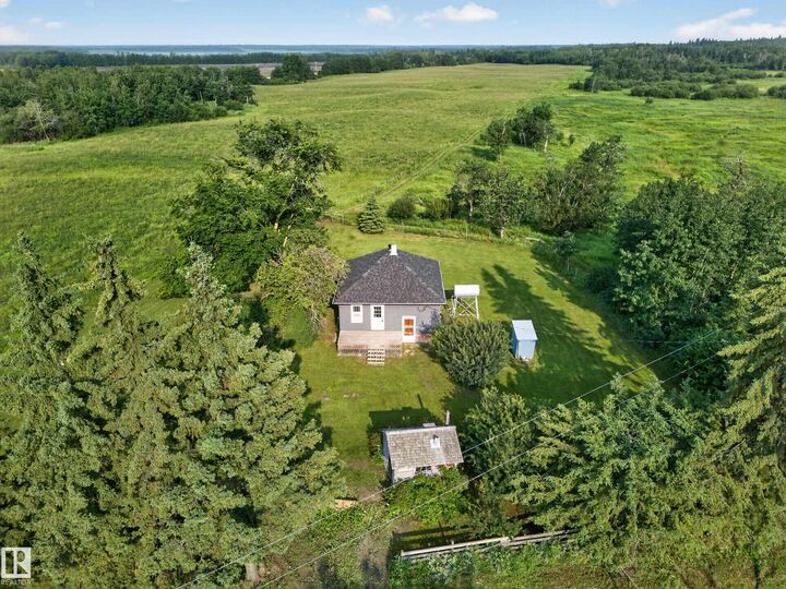 Property Photo:  52020 RR 205  AB T8G 1G3 