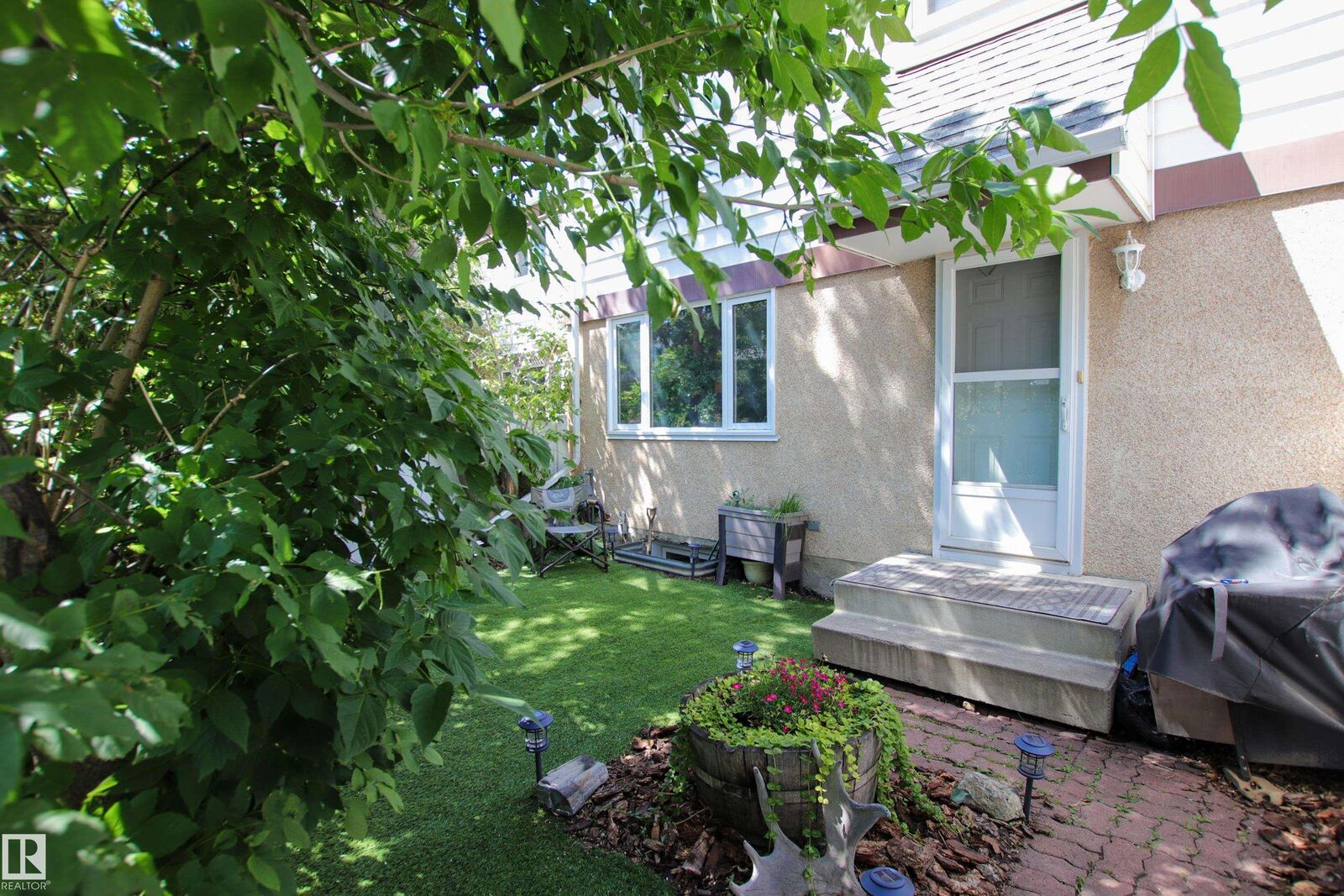 Property Photo:  10D Twin Terrace NW  AB T6K 1V4 