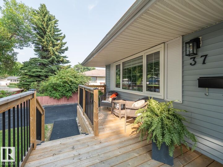 Property Photo: 37 Springfield Crescent AB T8N 0J9