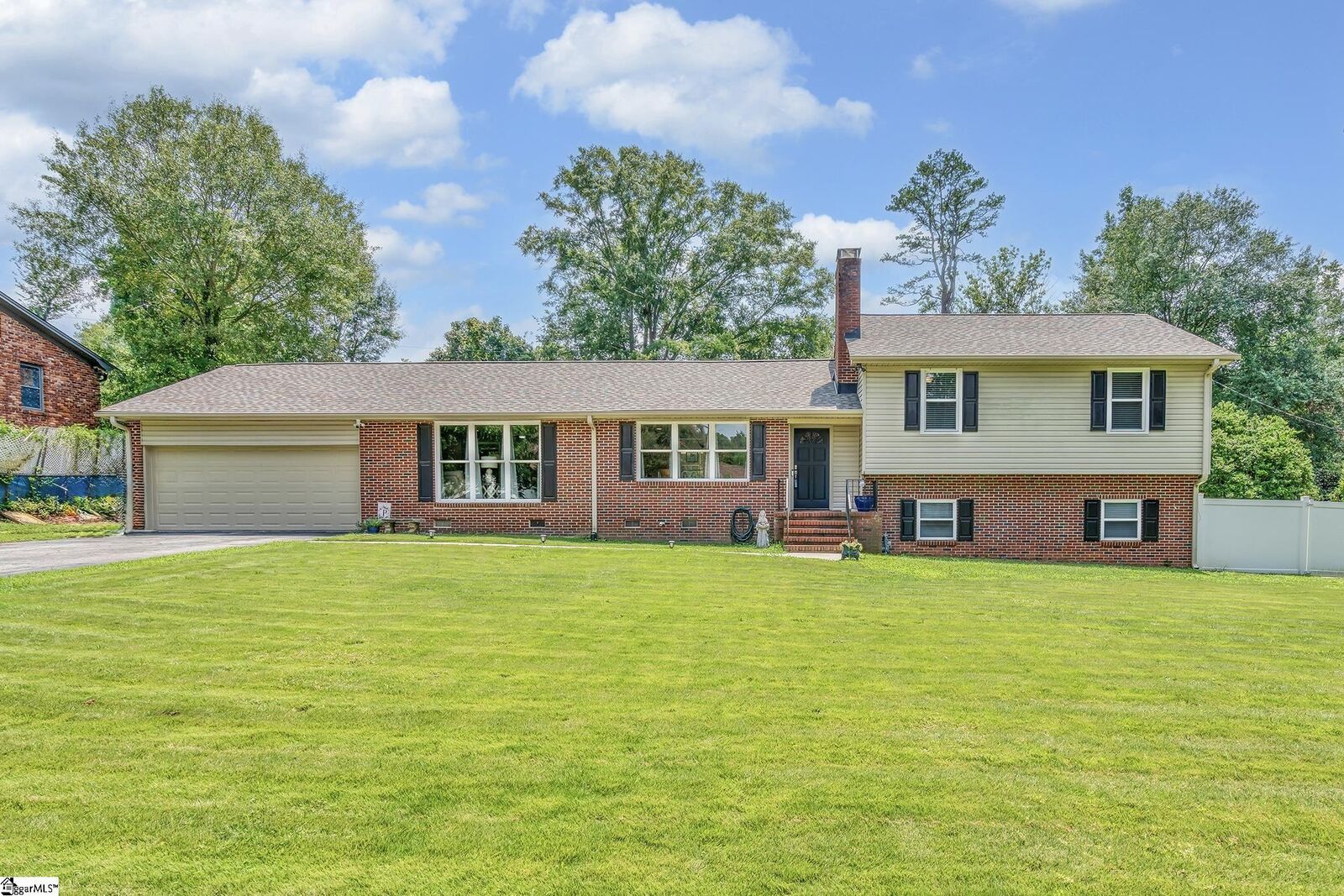 Property Photo: 116 Galaxie Place SC 29307