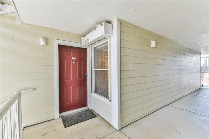 Property Photo: 529 Southwest Parkway Parkway 203 TX 77840