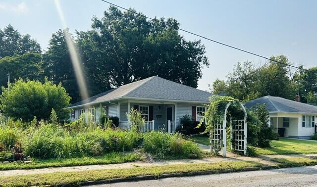 Property Photo: 914 West Avenue MO 65251