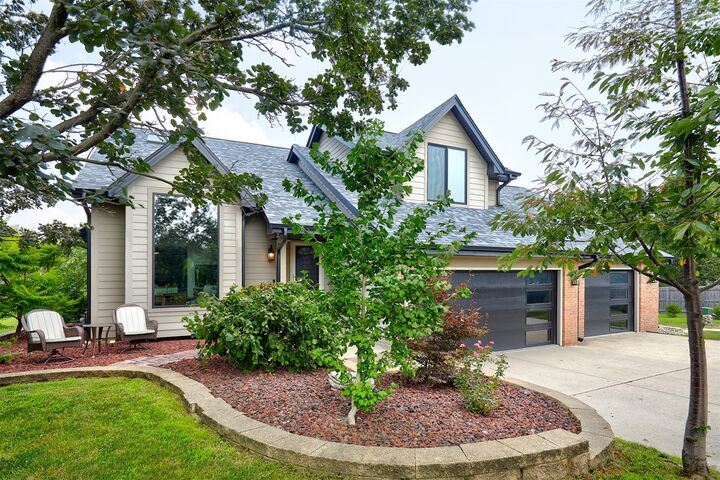 Property Photo:  10497 NW 108th Place  IA 50109 