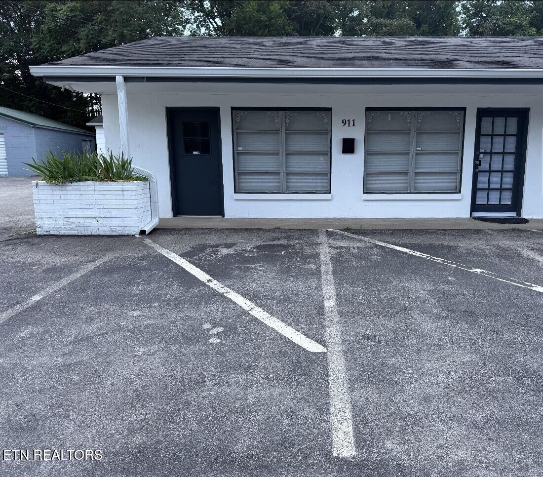 Property Photo:  911 E Race St  TN 37763 