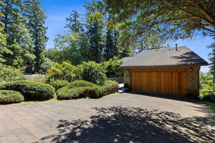 Property Photo:  1625 SW Walking Wood  OR 97341 