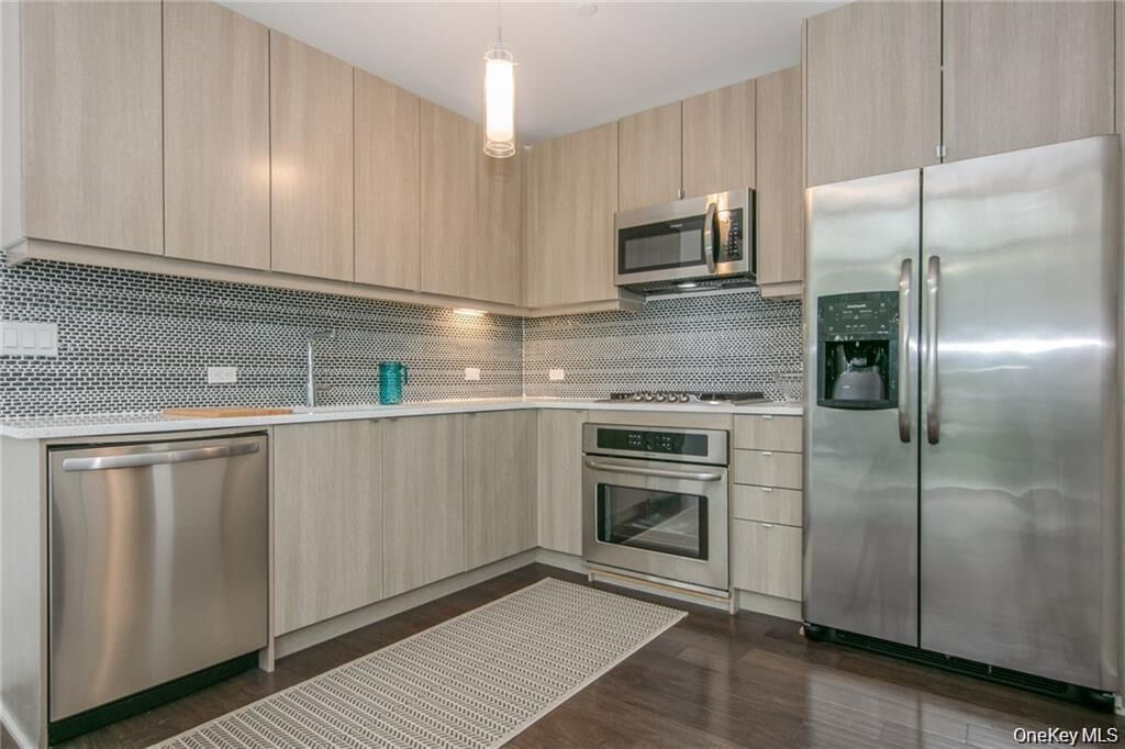 Property Photo: 250 Central Park 3G NY 10530