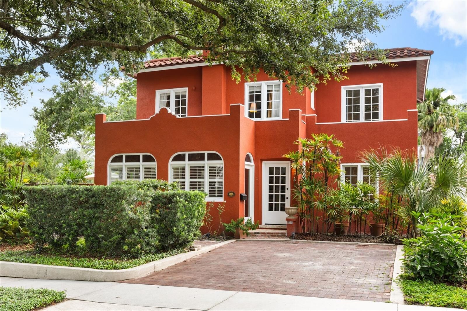 Property Photo:  318 Vitoria Avenue  FL 32789 