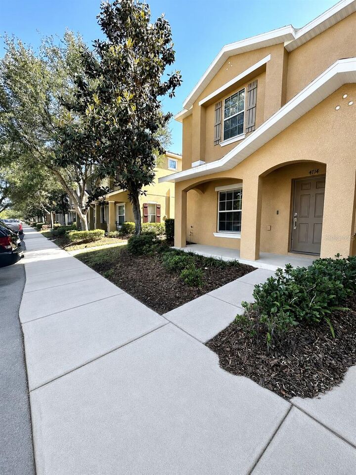 Property Photo:  4714 Chatterton Way  FL 33578 