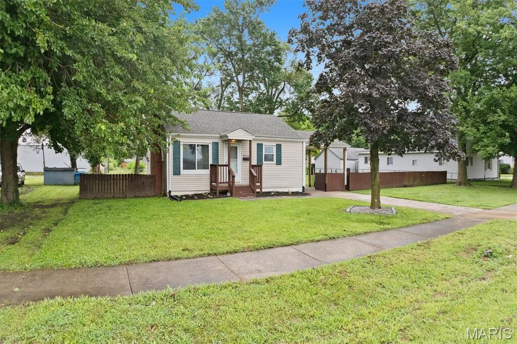 Property Photo:  4216 Nameoki Road  IL 62040 