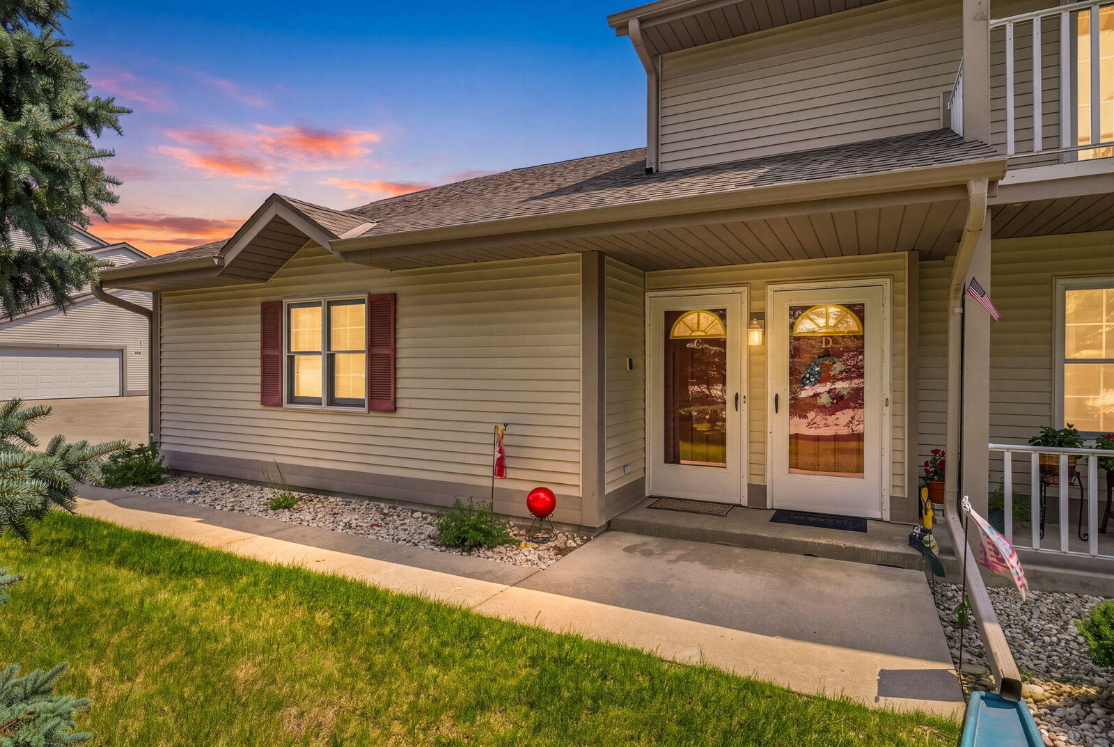 Property Photo:  820 Devonshire Ln  WI 53090 