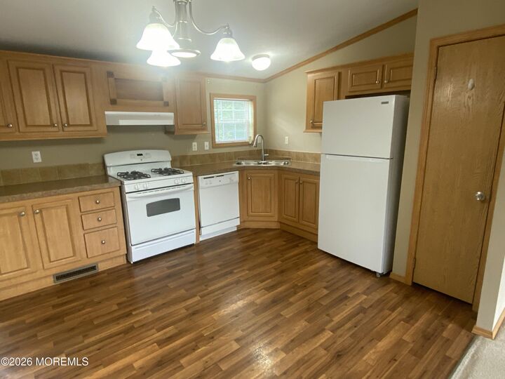 Property Photo:  5 Maple Tree Court  NJ 08050 