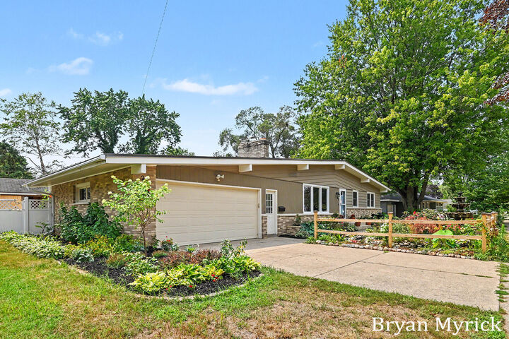 Property Photo: 182 E 25th Street MI 49423