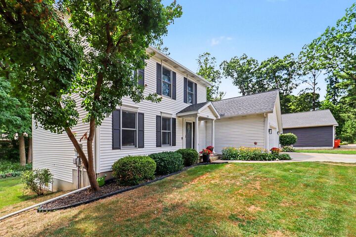 Property Photo:  150 Denilee Court NE  MI 49321 