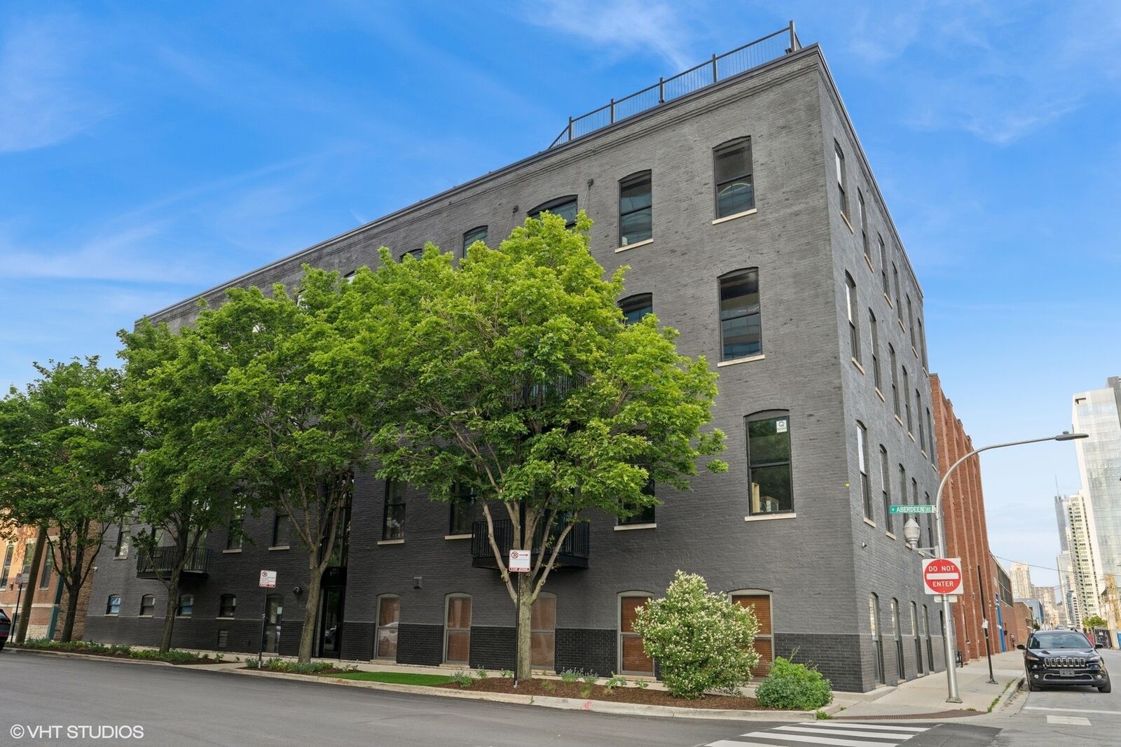 Property Photo: 401 N Aberdeen Street 4S IL 60642