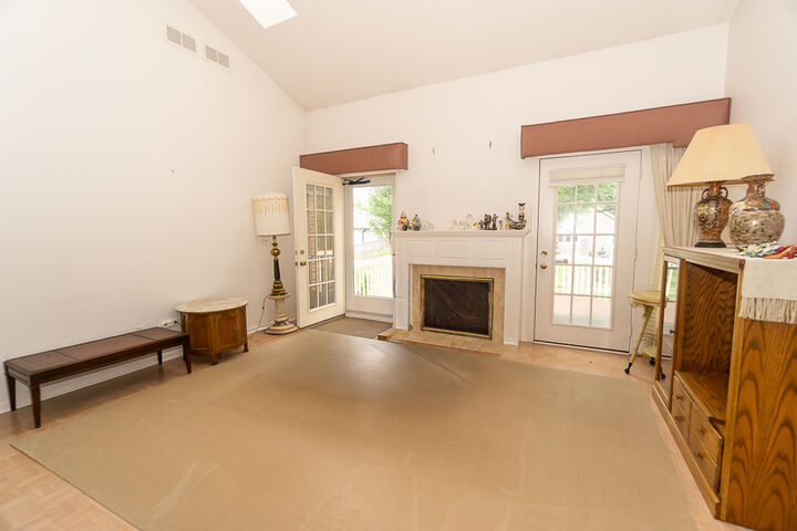 Property Photo: 2157 N Lake Shore Circle IL 60004