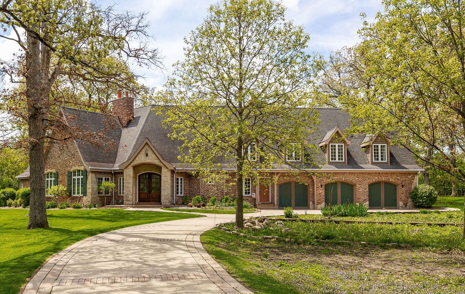Property Photo:  7S460 Donwood Drive  IL 60540 