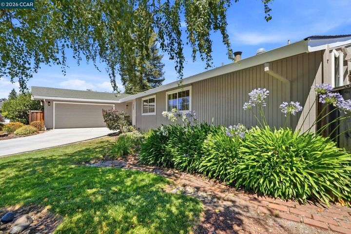 Property Photo: 165 Selborne Way CA 94556