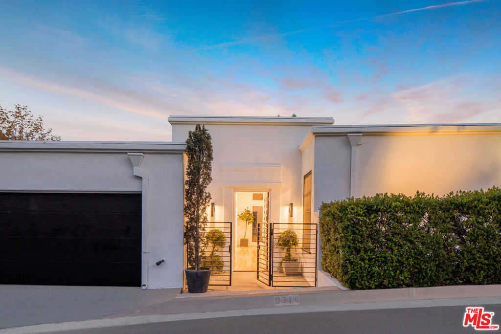 Property Photo: 9314 Lloydcrest Drive CA 90210