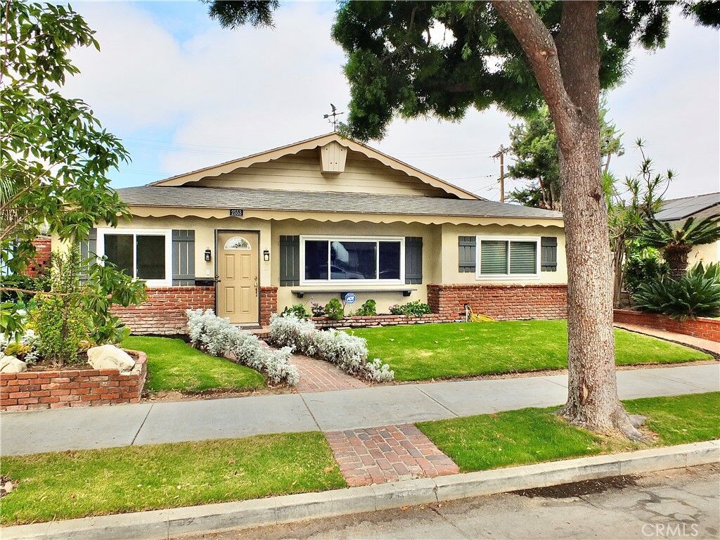 Property Photo:  2553 Pine Avenue  CA 90806 