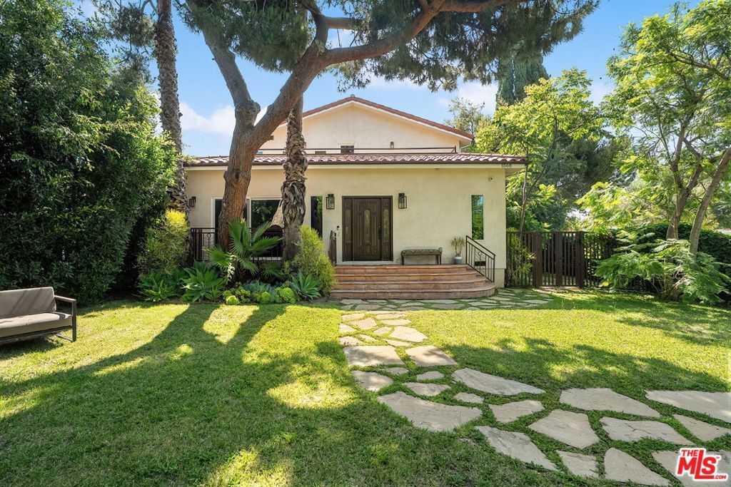 Property Photo:  1568 S Point View Street  CA 90035 