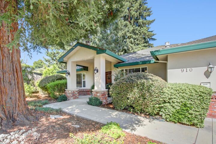 Property Photo: 910 Carol Ann Court CA 95661