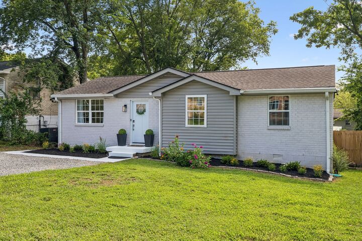 Property Photo: 3236 Briarwick Dr TN 37218