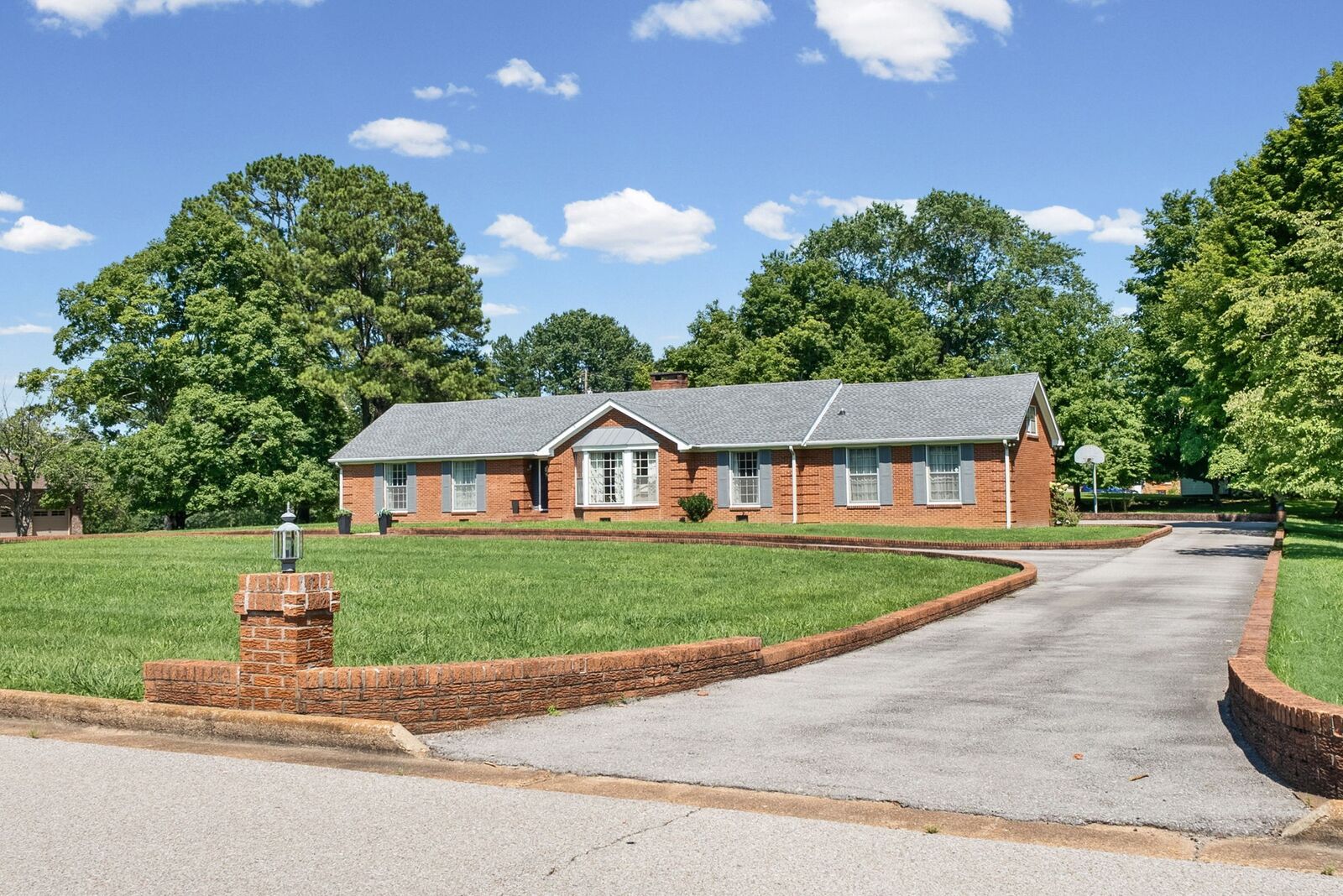 Property Photo: 409 Wingate Dr TN 37043