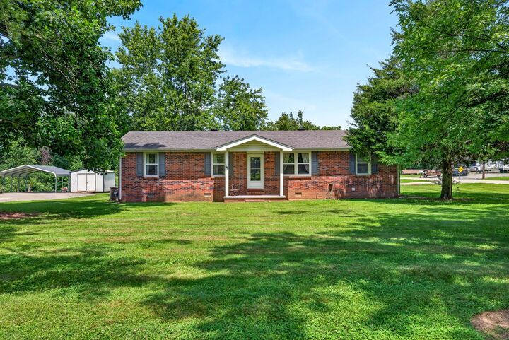 Property Photo:  627 Baker Dr  TN 37083 