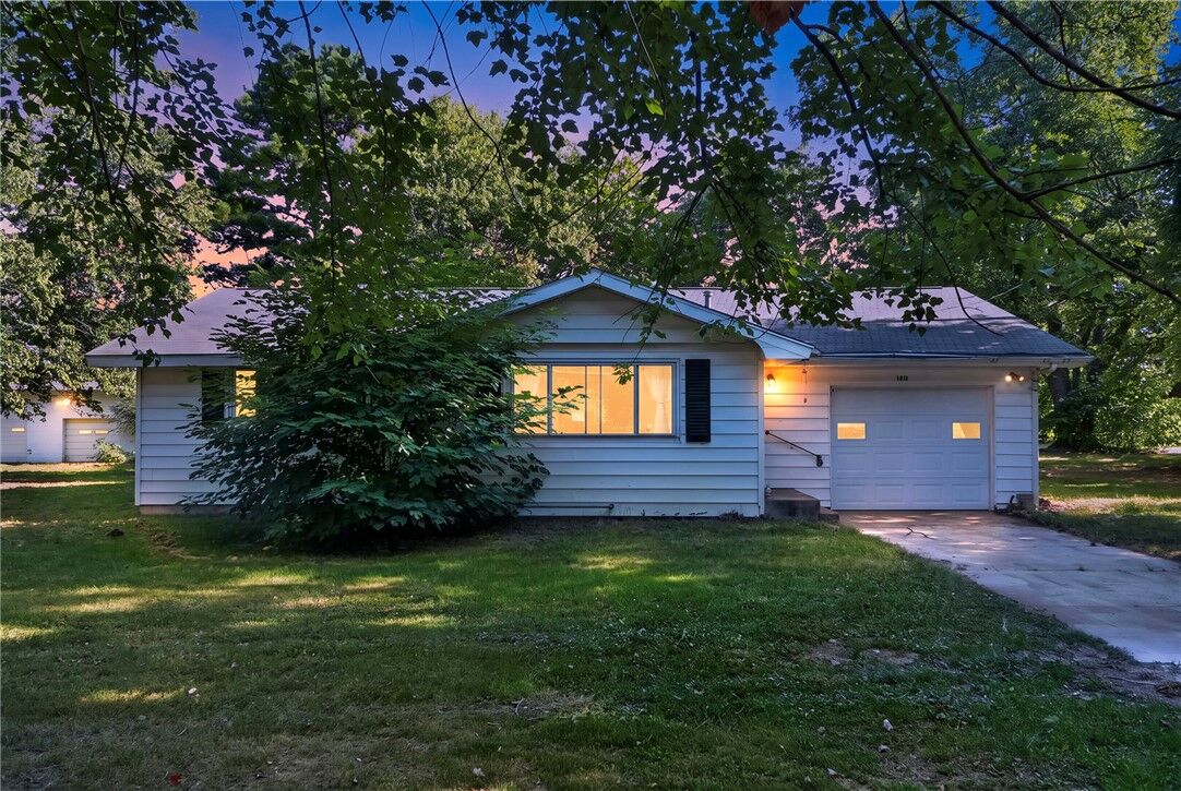 Property Photo:  1370 Elm Springs Road  AR 72762 