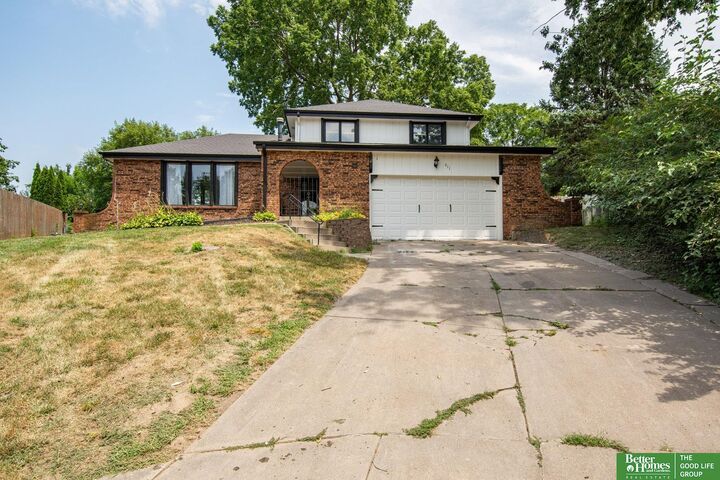 Property Photo: 511 S 150th Circle NE 68154