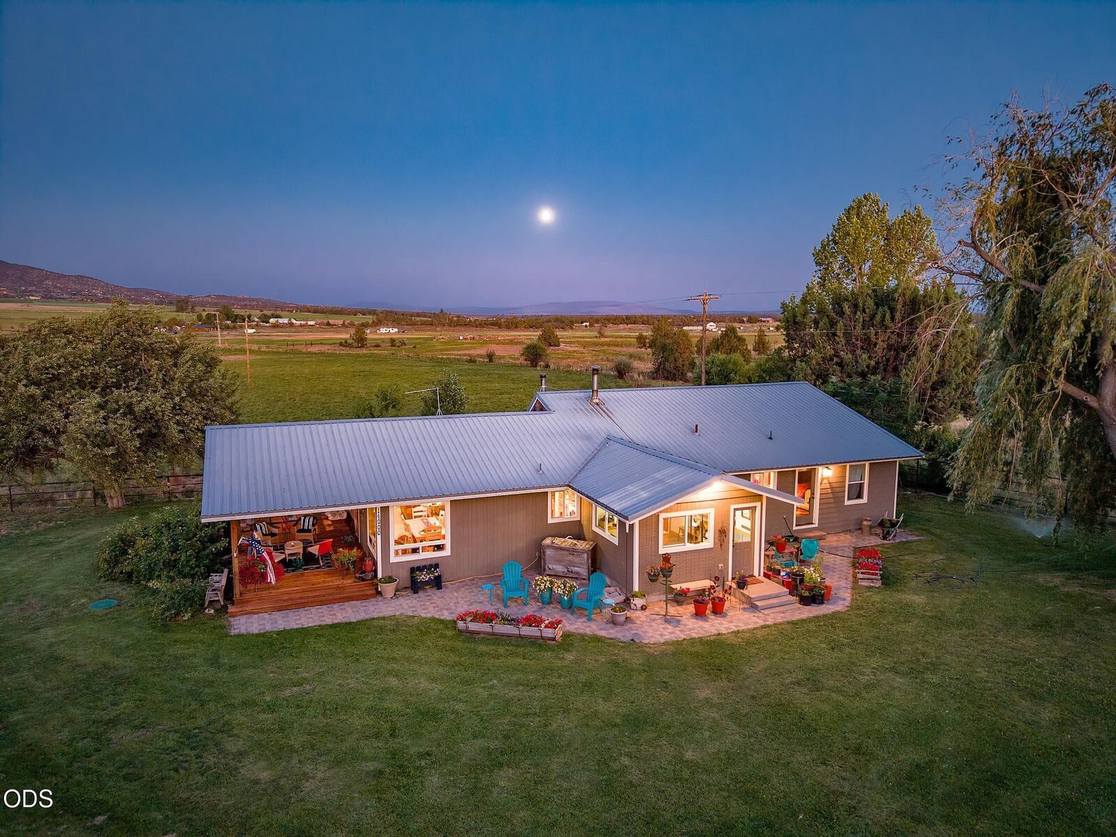 Property Photo:  14900 SW Miller Trail  OR 97753 