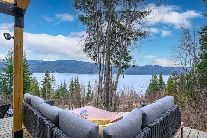 Property Photo: 6474 Deer Run Road BC V0E 1M7