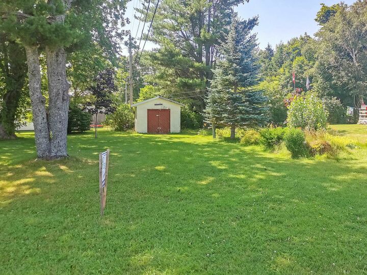 Maclean Avenue — photo 1