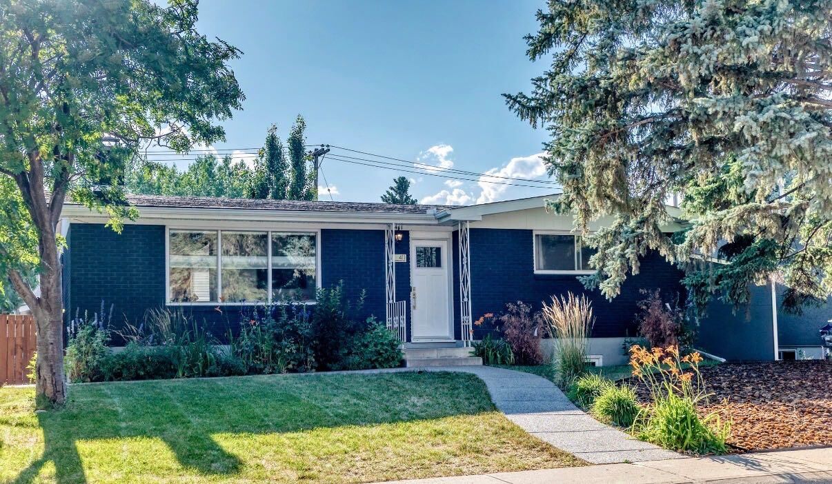 Property Photo: 411 Woodland Crescent SE AB T2J 1J7