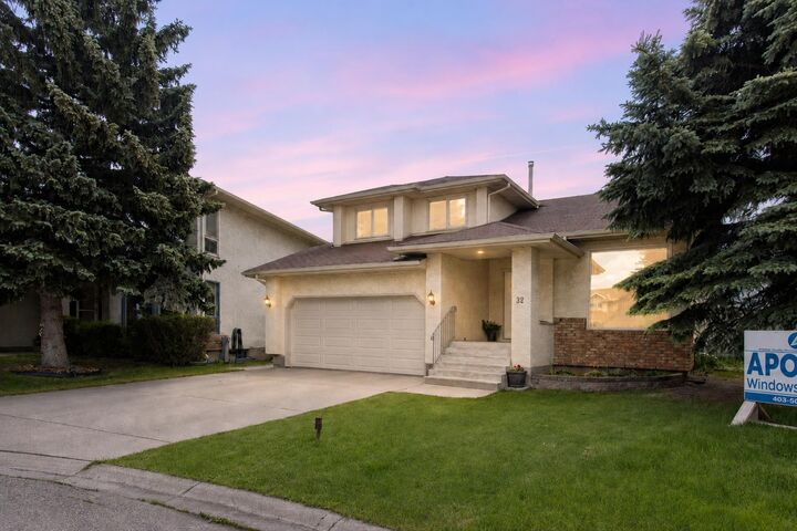 Property Photo: 32 Del Rio Place NE AB T1Y 6N4